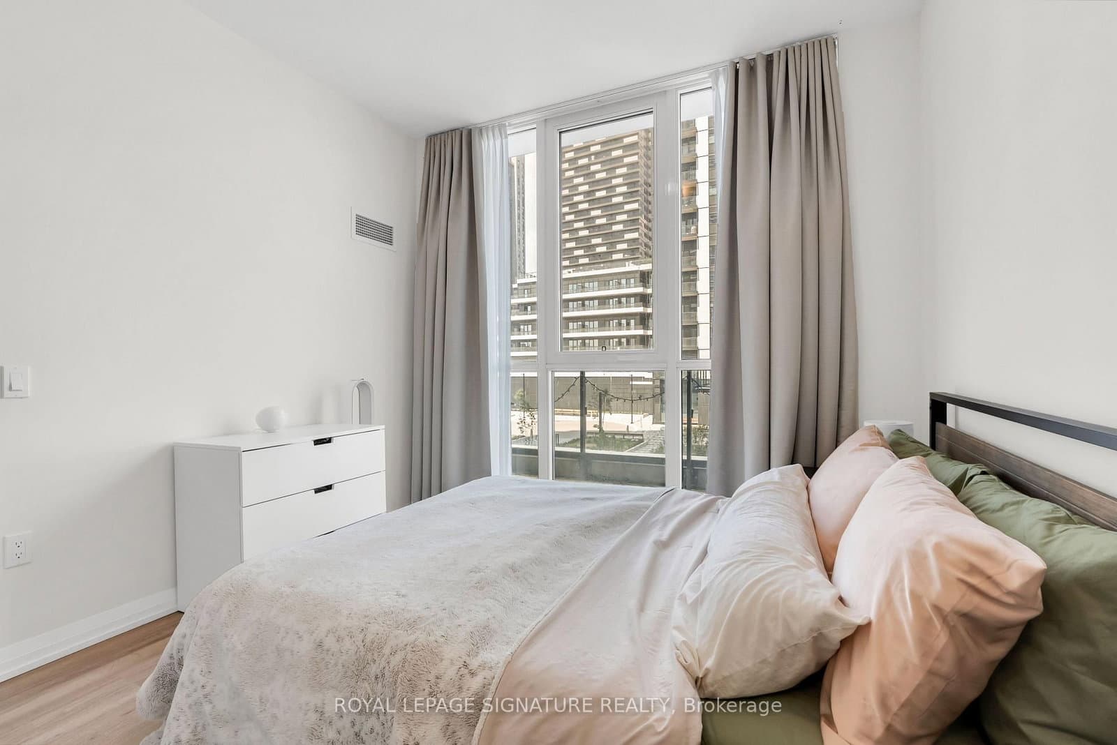 35 Watergarden Drive, Unit 218 thumbnail 14