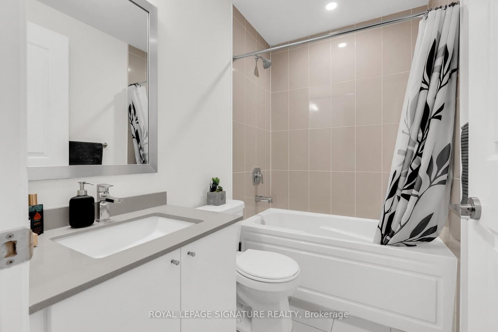 35 Watergarden Drive, Unit 218 thumbnail 23