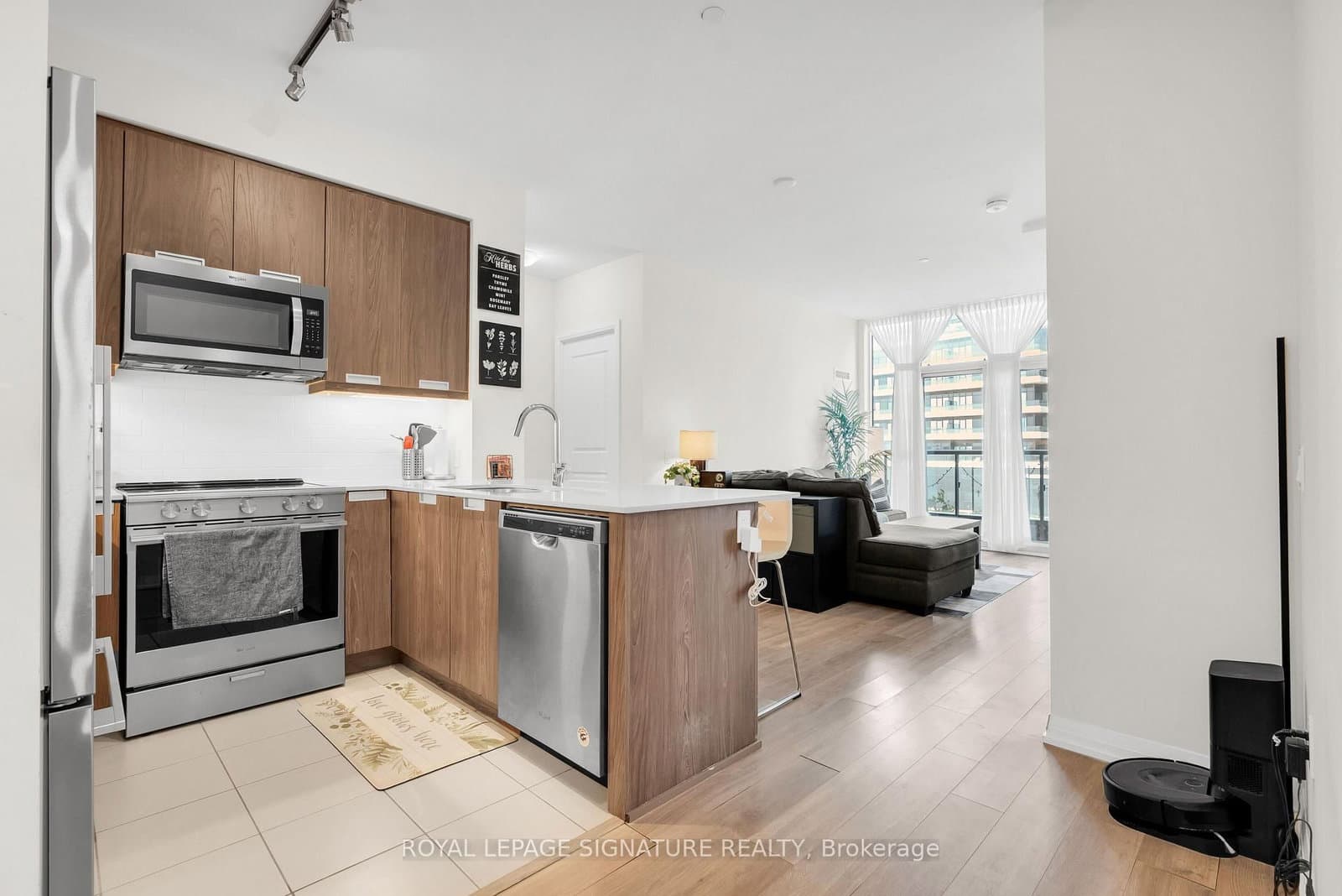 35 Watergarden Drive, Unit 218 thumbnail 4