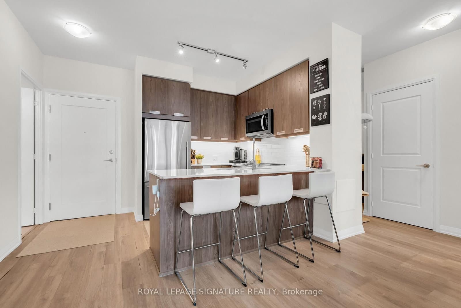 35 Watergarden Drive, Unit 218 thumbnail 6