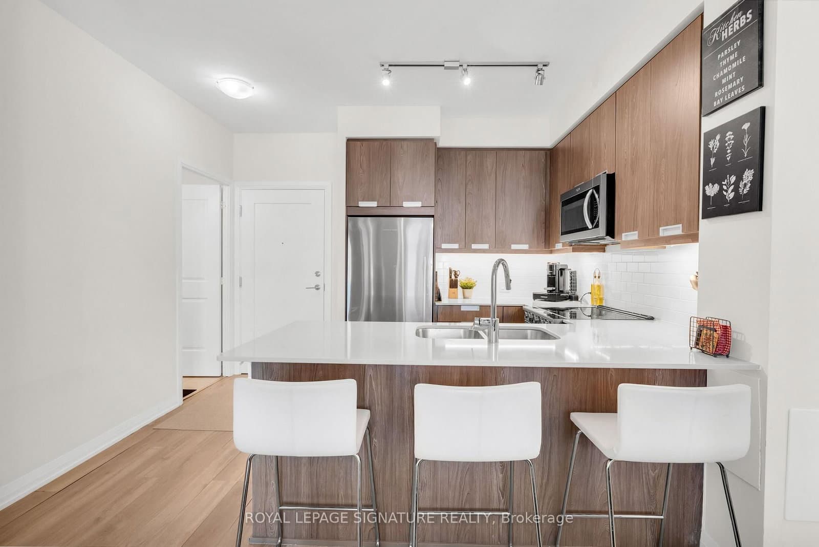 35 Watergarden Drive, Unit 218 thumbnail 7