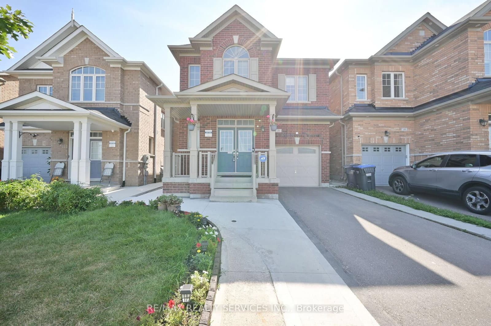21 Exhibition Crescent - Image 1
