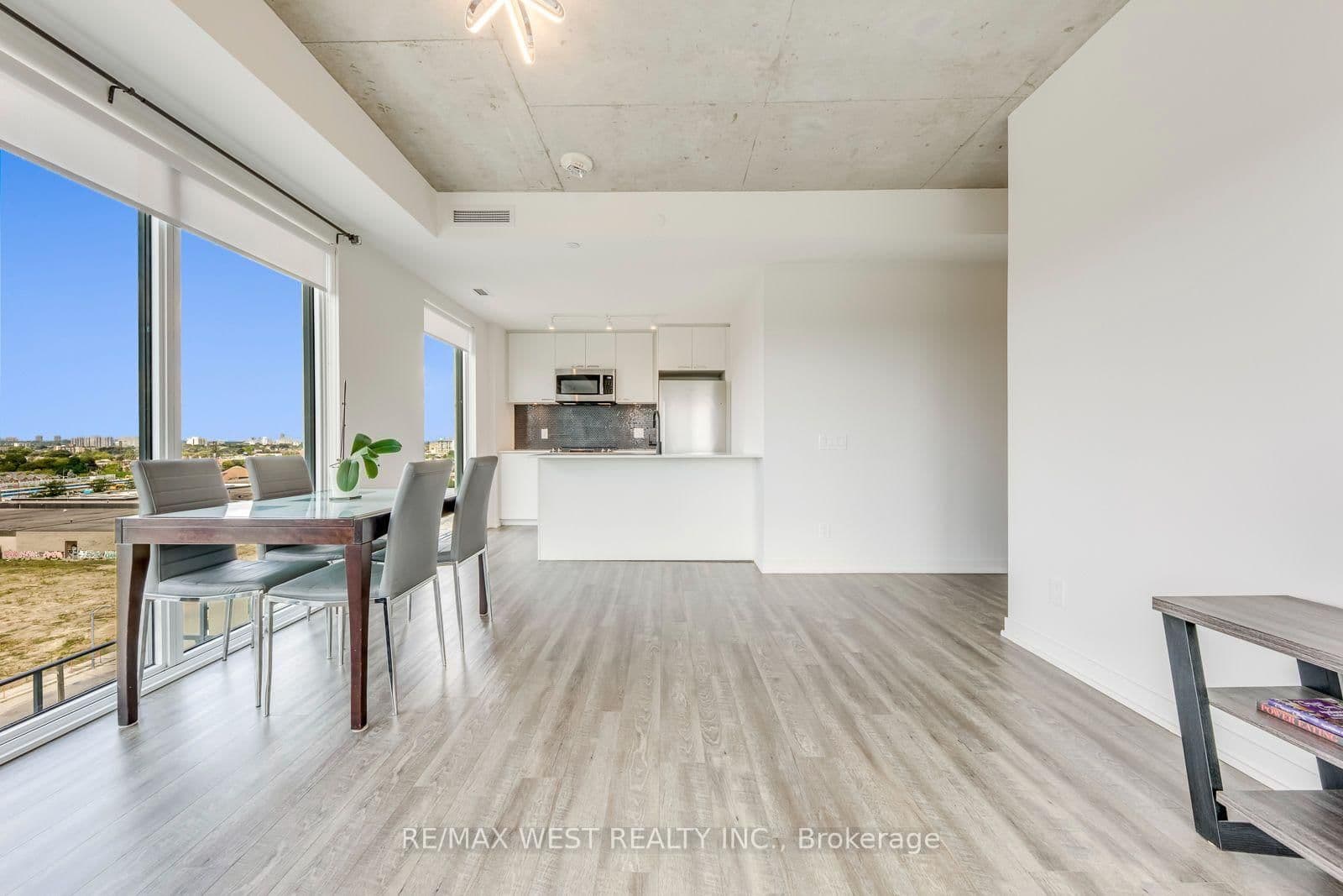 1808 St. Clair Avenue W, Unit 910 thumbnail 12