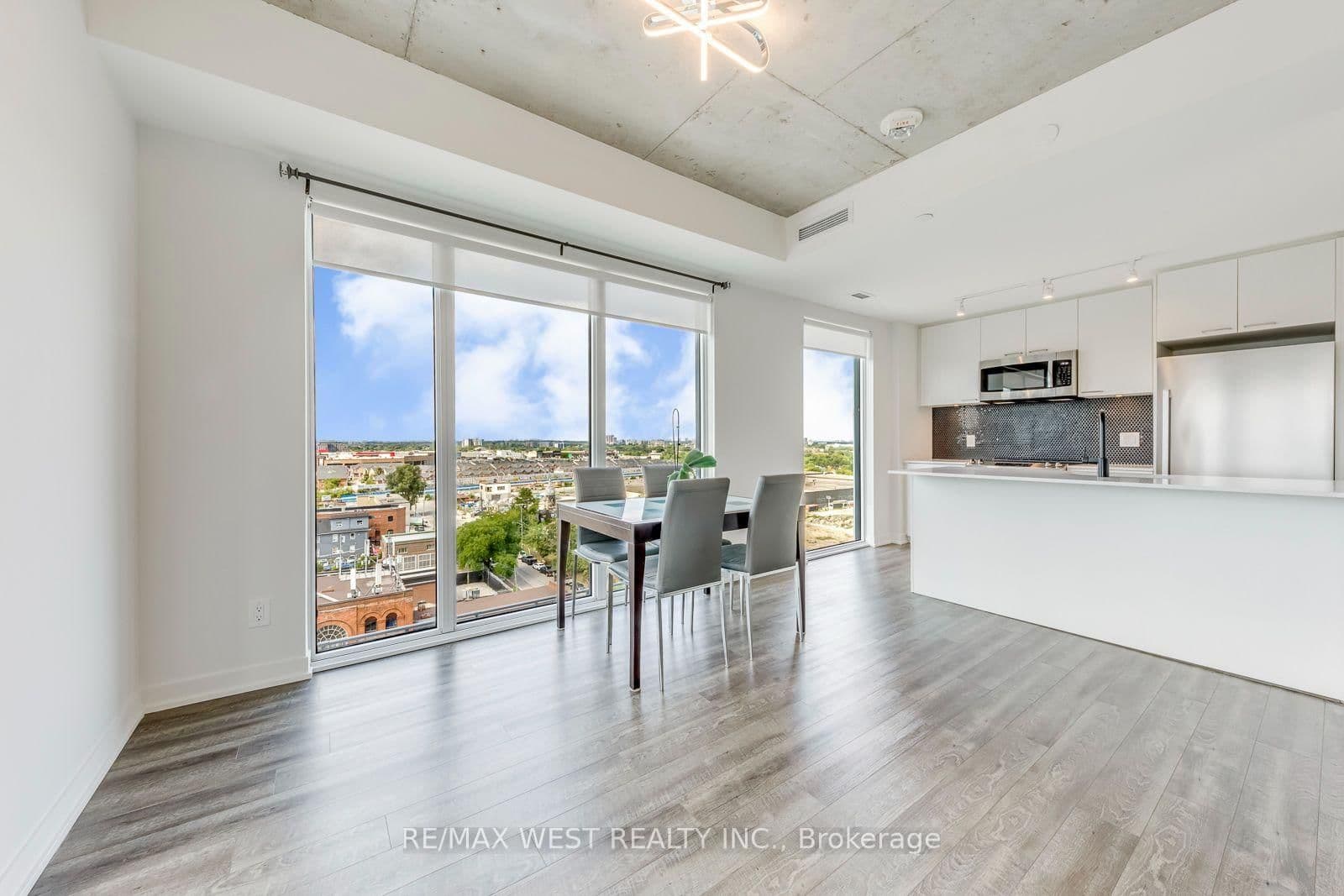 1808 St. Clair Avenue W, Unit 910 thumbnail 14