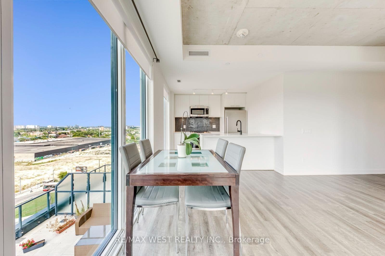 1808 St. Clair Avenue W, Unit 910 thumbnail 15