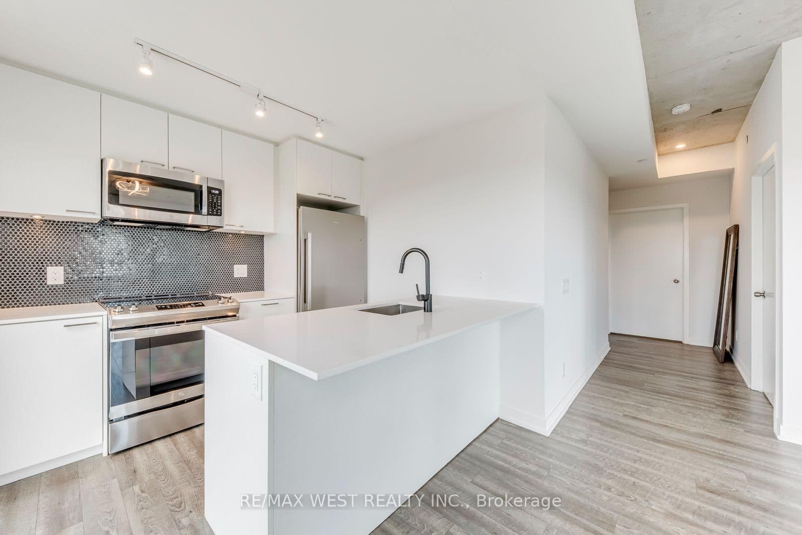 1808 St. Clair Avenue W, Unit 910 thumbnail 18