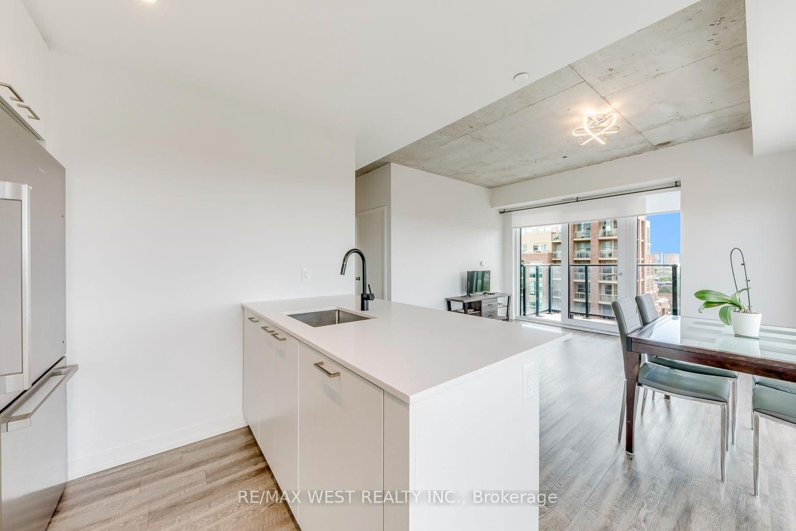 1808 St. Clair Avenue W, Unit 910 thumbnail 19
