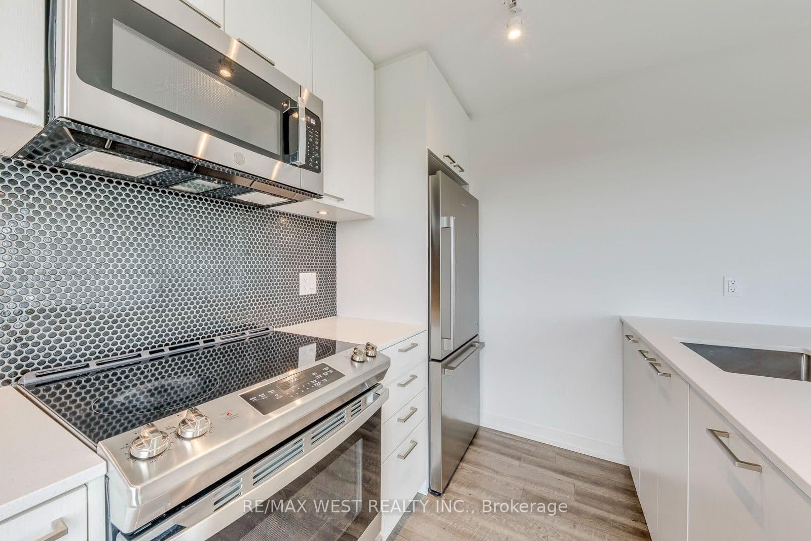 1808 St. Clair Avenue W, Unit 910 thumbnail 20
