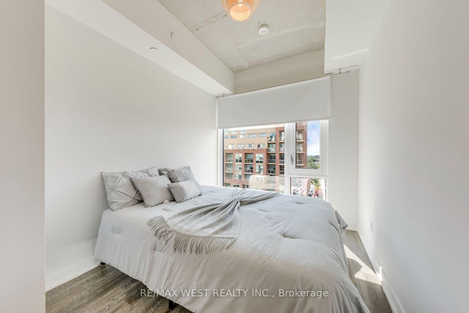 1808 St. Clair Avenue W, Unit 910 thumbnail 24