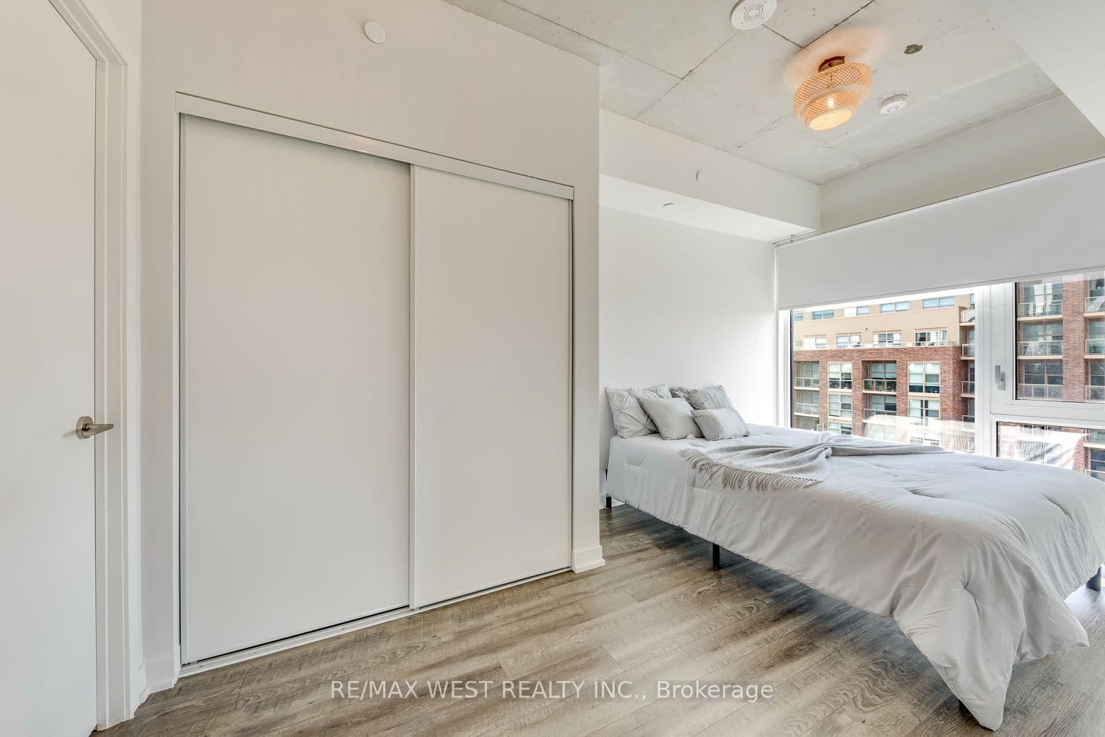 1808 St. Clair Avenue W, Unit 910 thumbnail 25