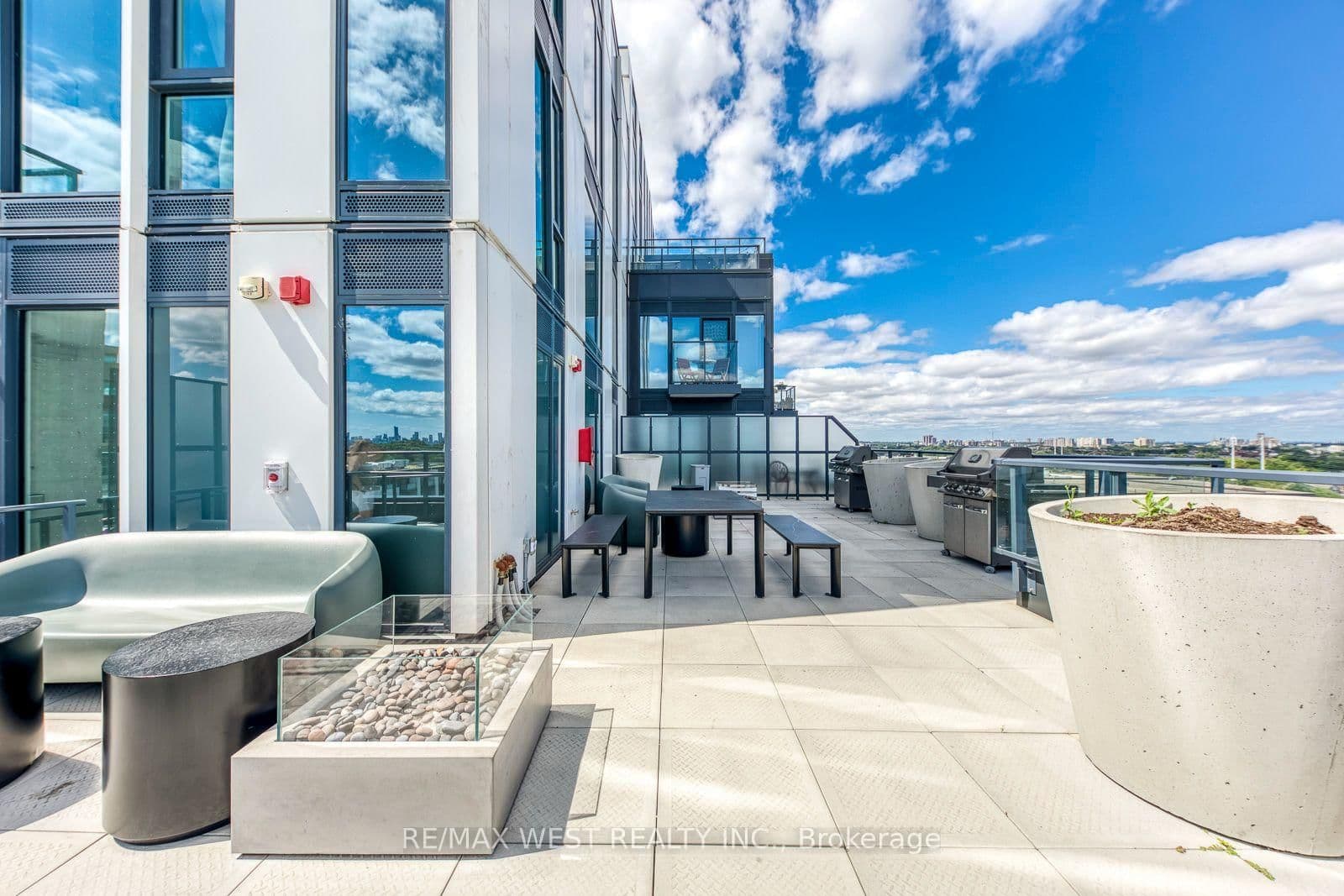 1808 St. Clair Avenue W, Unit 910 thumbnail 36