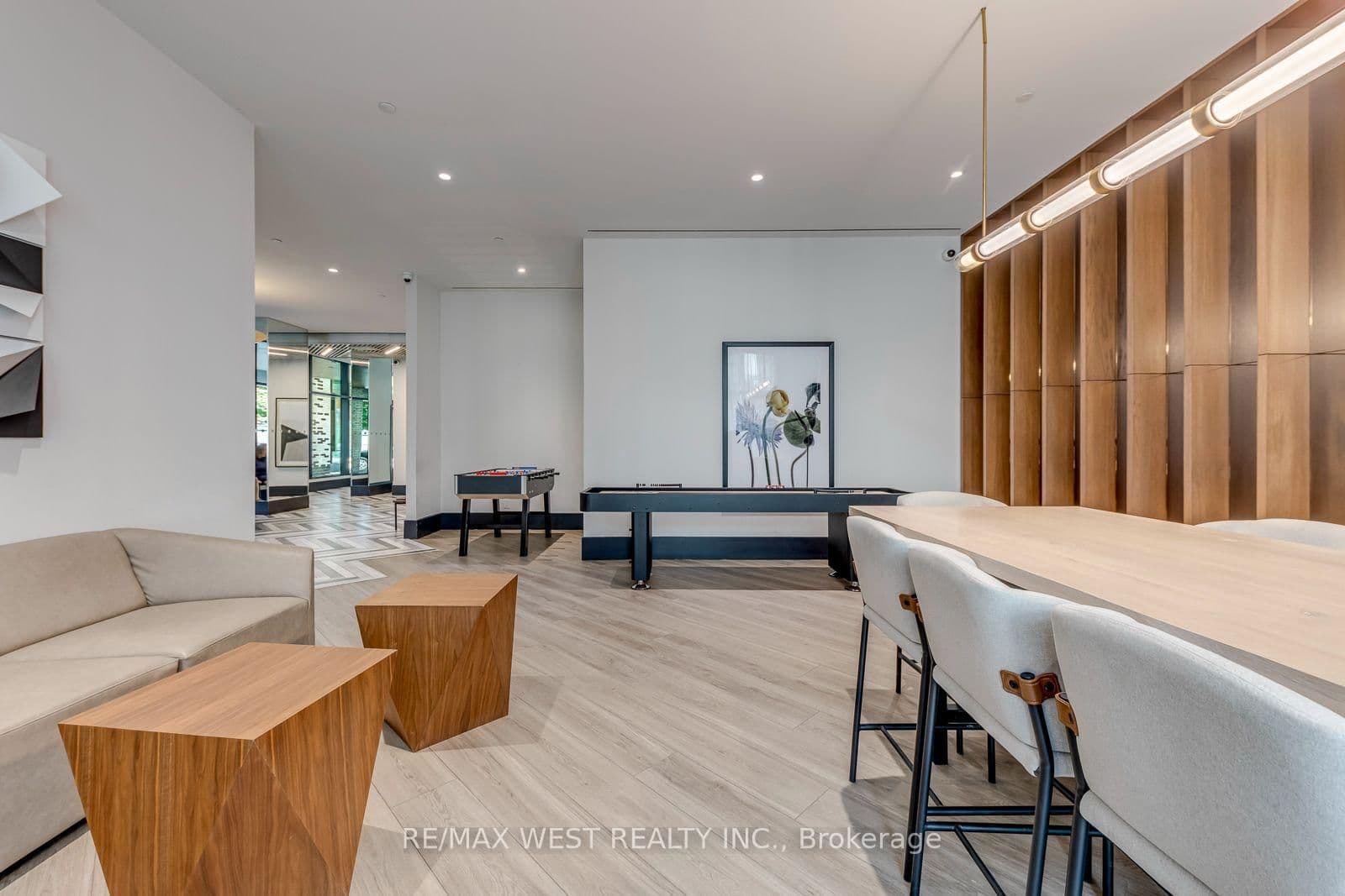 1808 St. Clair Avenue W, Unit 910 thumbnail 4
