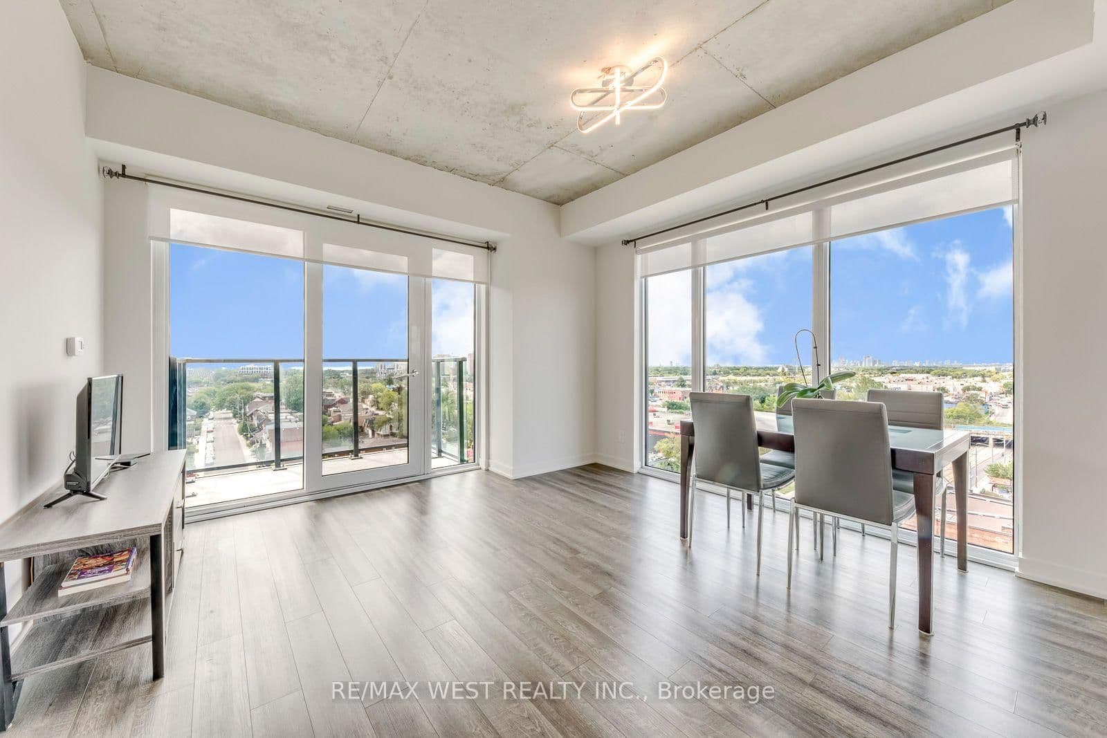 1808 St. Clair Avenue W, Unit 910 thumbnail 9