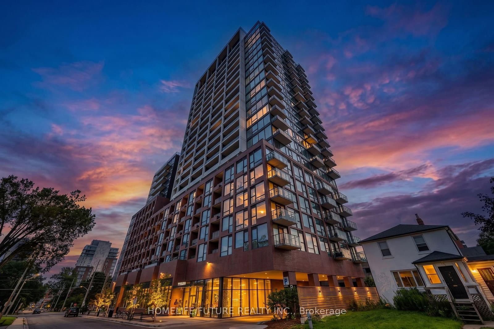#208 - 28 Ann Street
