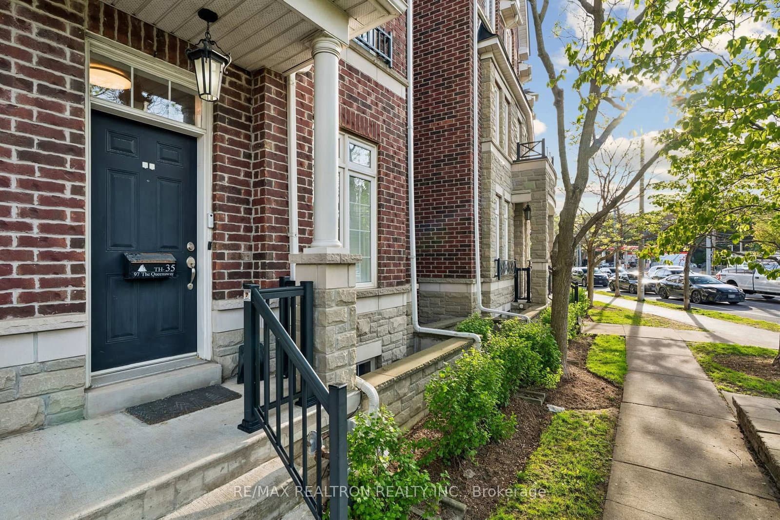 97 The Queensway, Unit 35 thumbnail 3