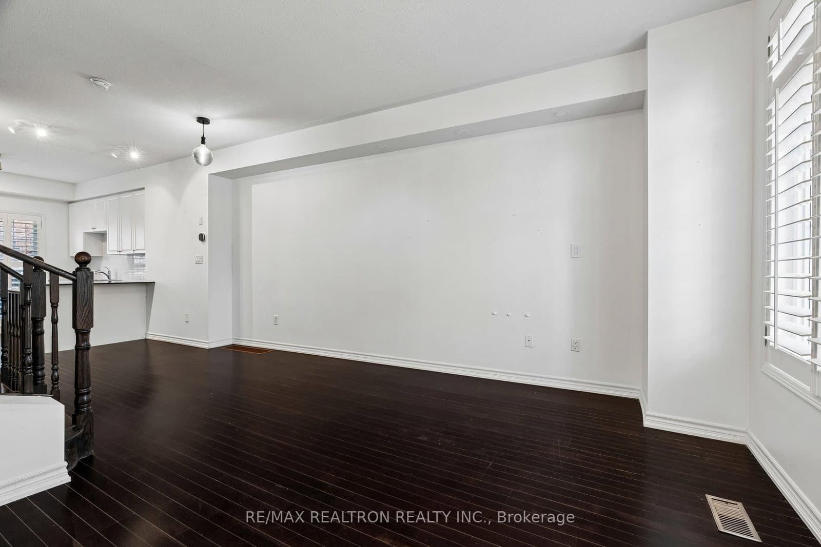 97 The Queensway, Unit 35 thumbnail 5