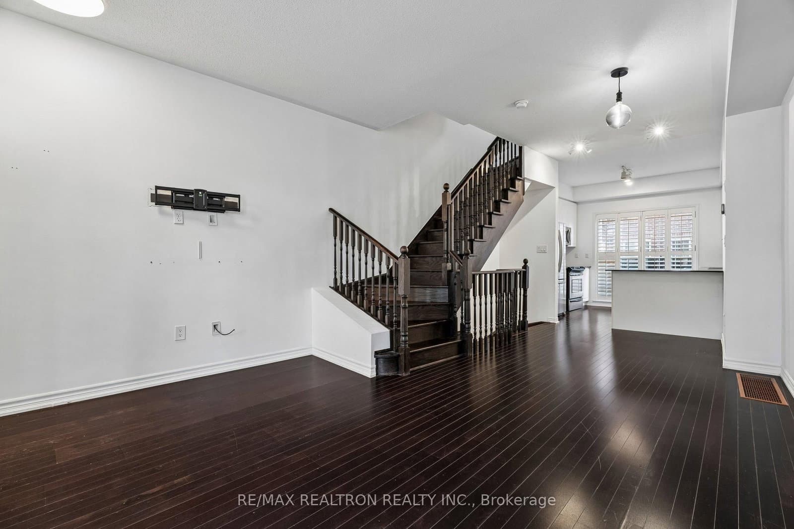 97 The Queensway, Unit 35 thumbnail 7