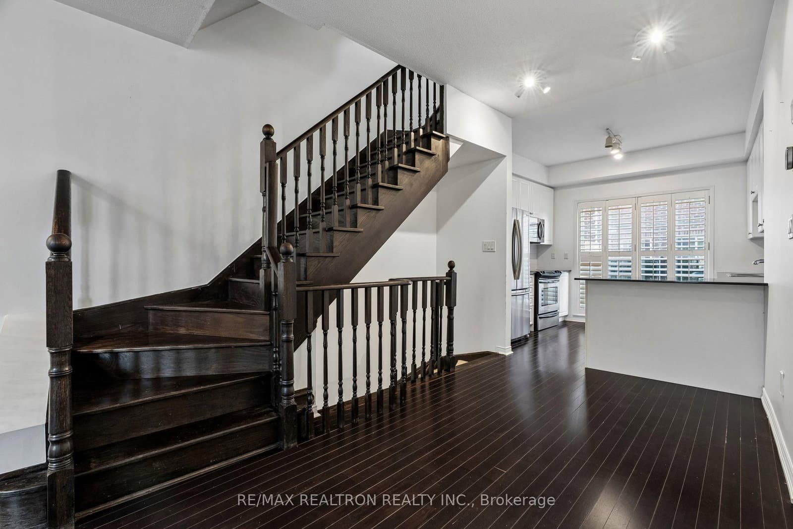 97 The Queensway, Unit 35 thumbnail 9