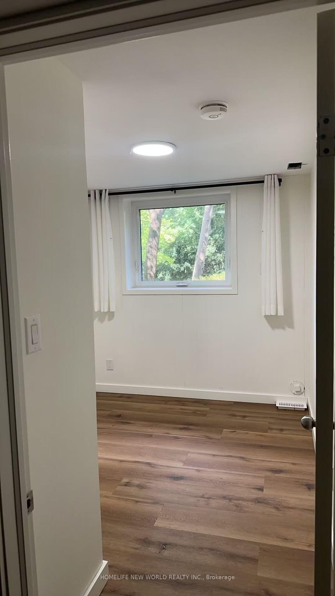 929 Clarkson Road S, Unit Basment thumbnail 13
