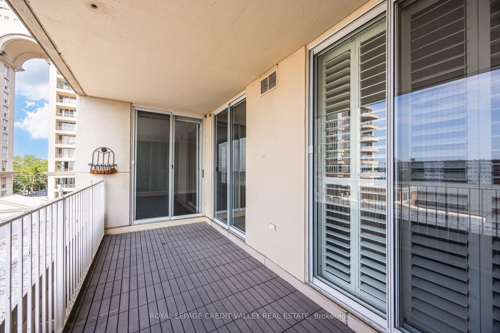 2287 Lake Shore Boulevard W, Unit 501 thumbnail 22