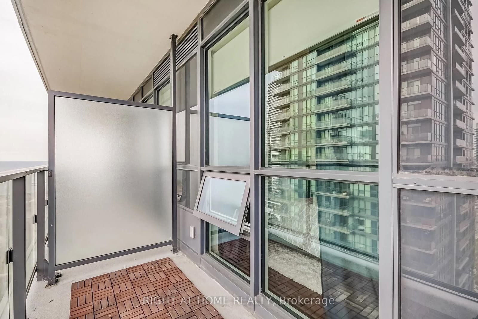 2212 Lake Shore Boulevard W, Unit 2710 thumbnail 16