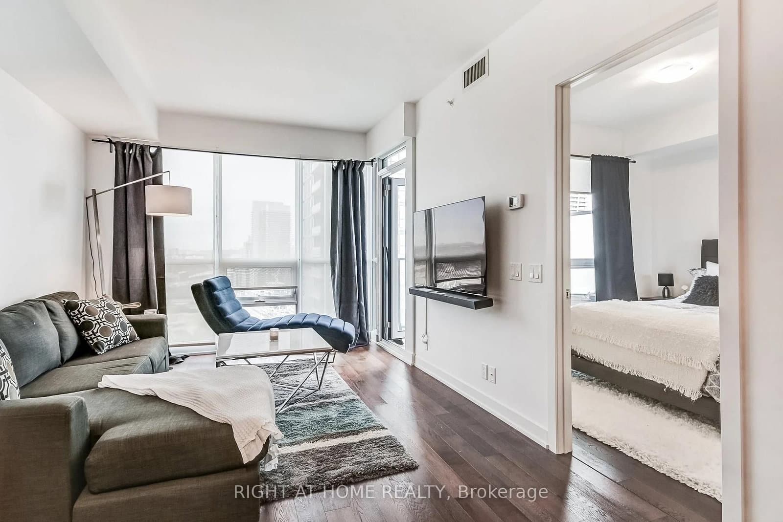 2212 Lake Shore Boulevard W, Unit 2710 thumbnail 2