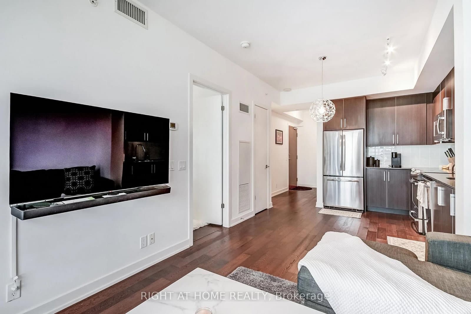 2212 Lake Shore Boulevard W, Unit 2710 thumbnail 4