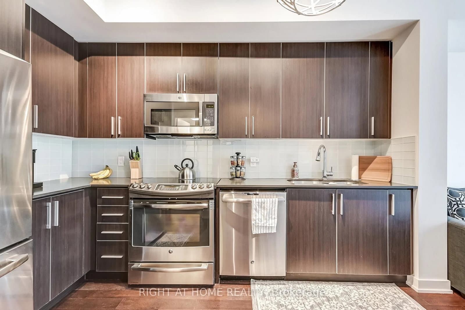 2212 Lake Shore Boulevard W, Unit 2710 thumbnail 7