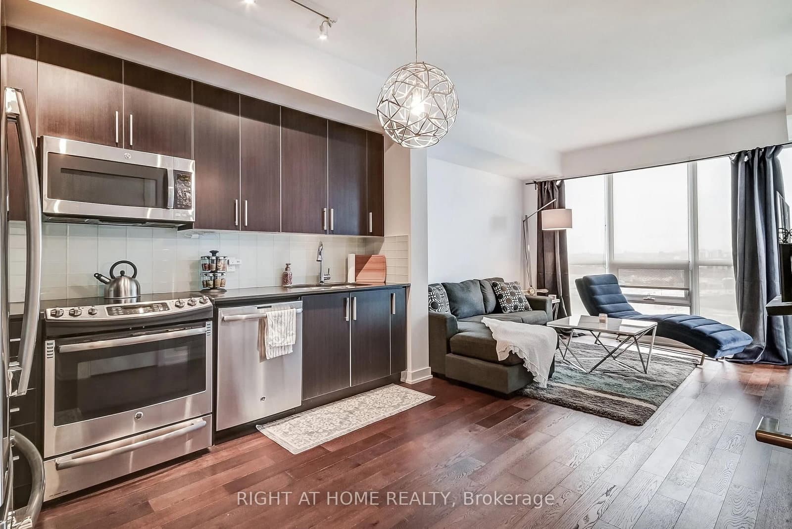 2212 Lake Shore Boulevard W, Unit 2710 thumbnail 9