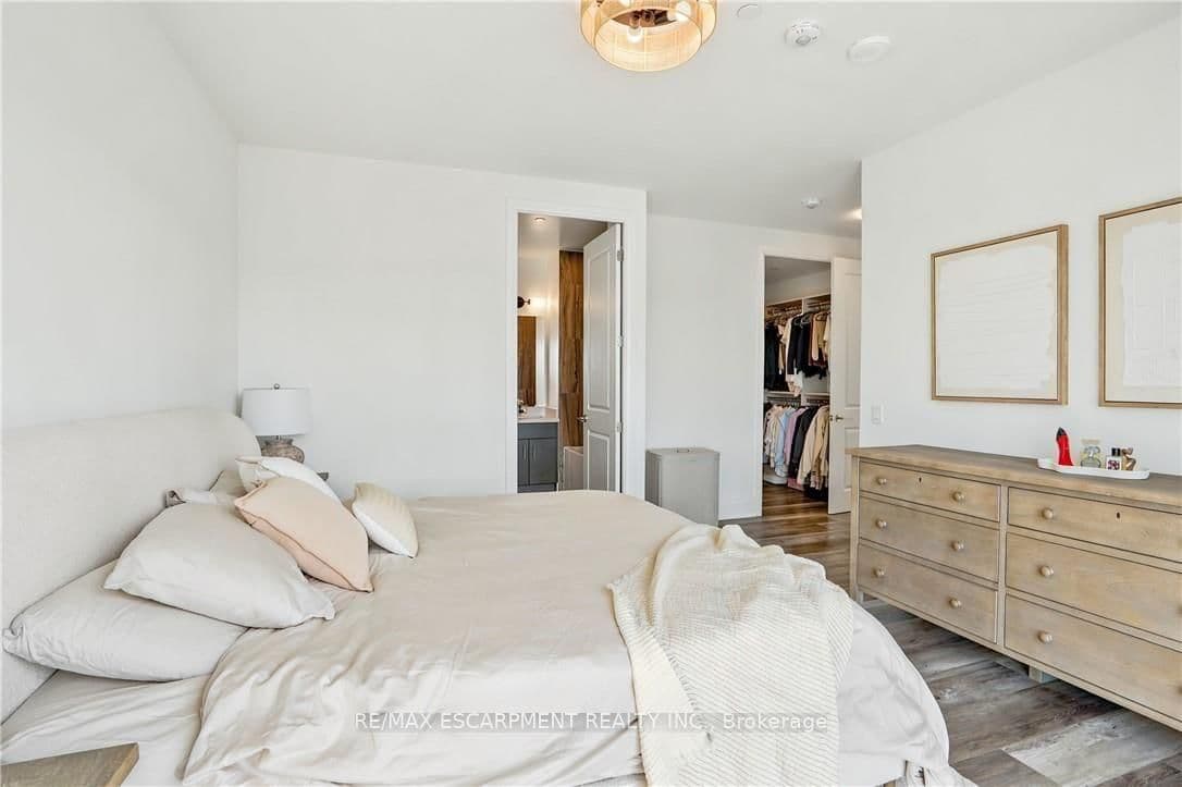 2007 JAMES Street, Unit 2004 thumbnail 23