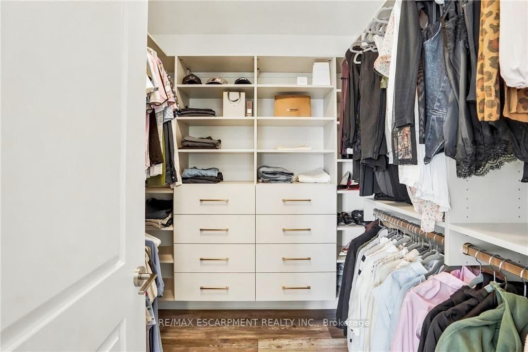 2007 JAMES Street, Unit 2004 thumbnail 27