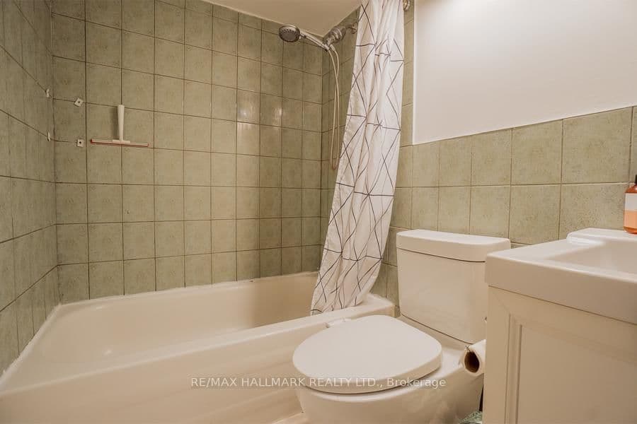 135 Marlee Avenue, Unit 1103 thumbnail 15