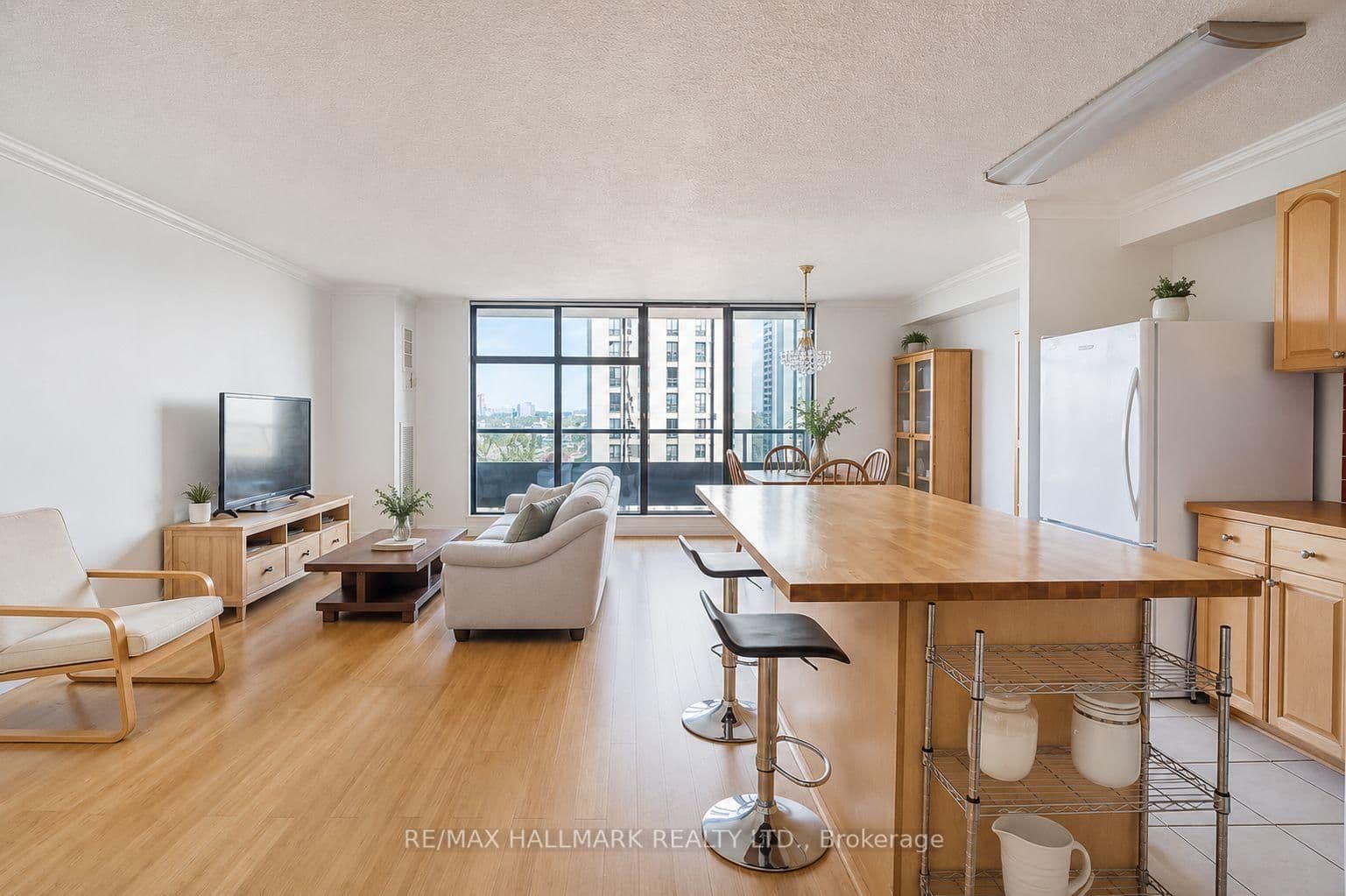 135 Marlee Avenue, Unit 1103 thumbnail 3