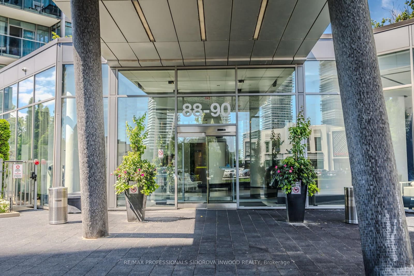 88 Park Lawn Road, Unit 305 thumbnail 2