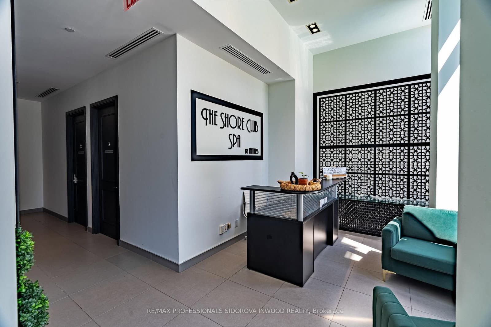 88 Park Lawn Road, Unit 305 thumbnail 35