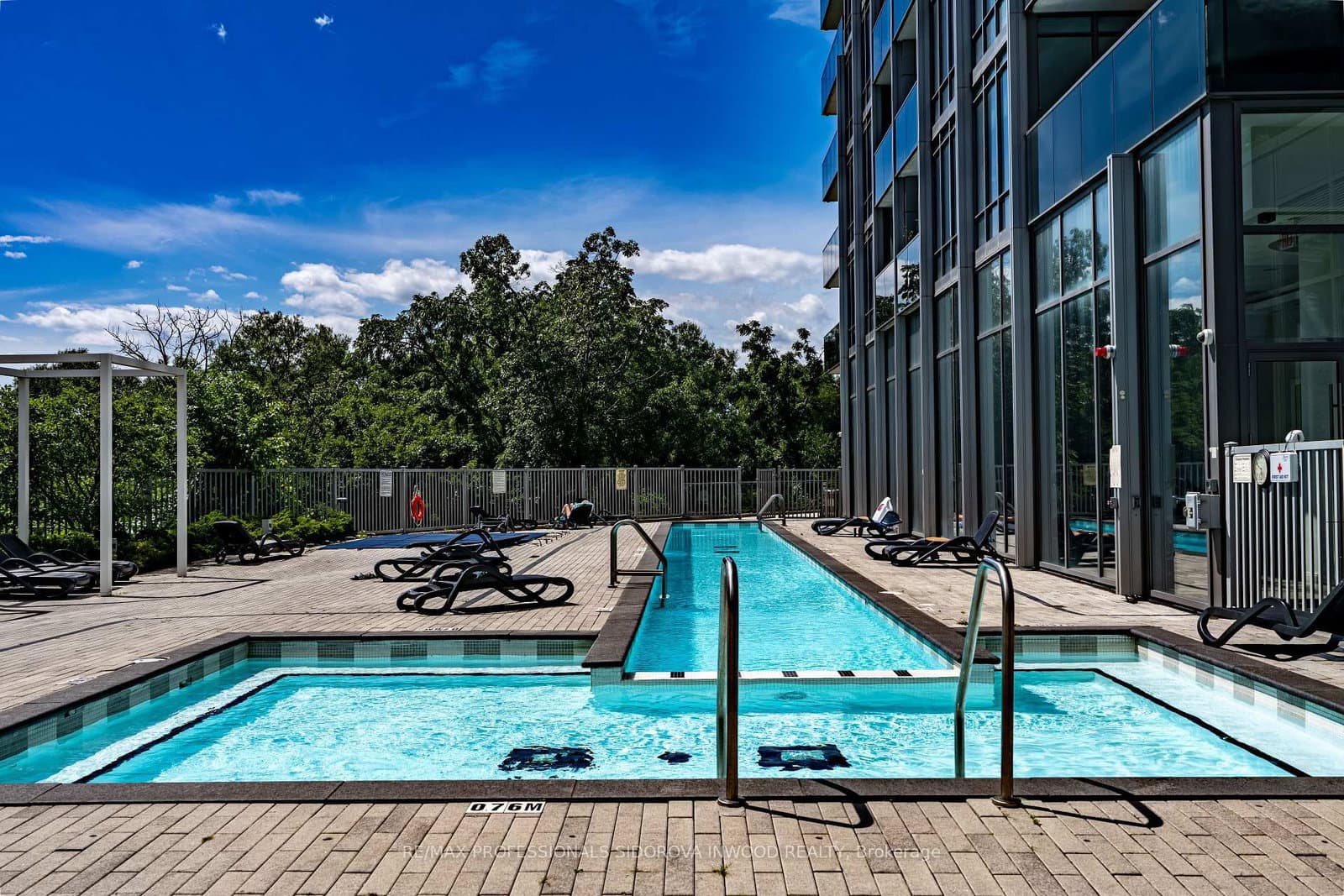 88 Park Lawn Road, Unit 305 thumbnail 37