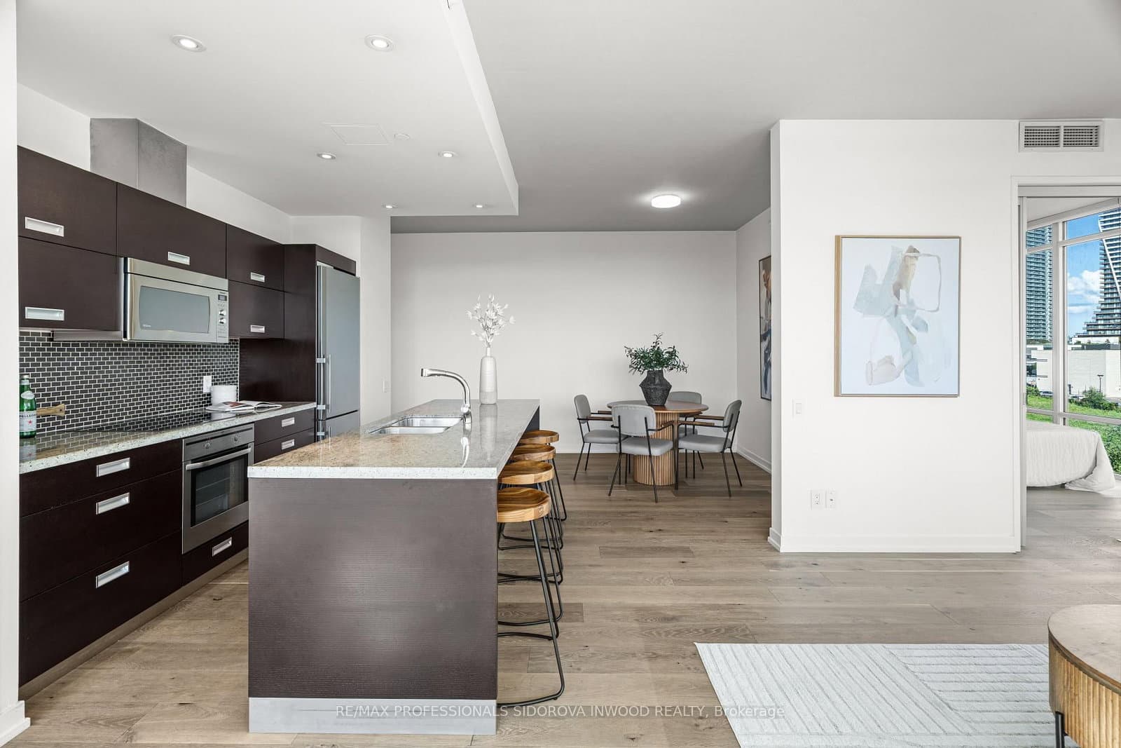 88 Park Lawn Road, Unit 305 thumbnail 4