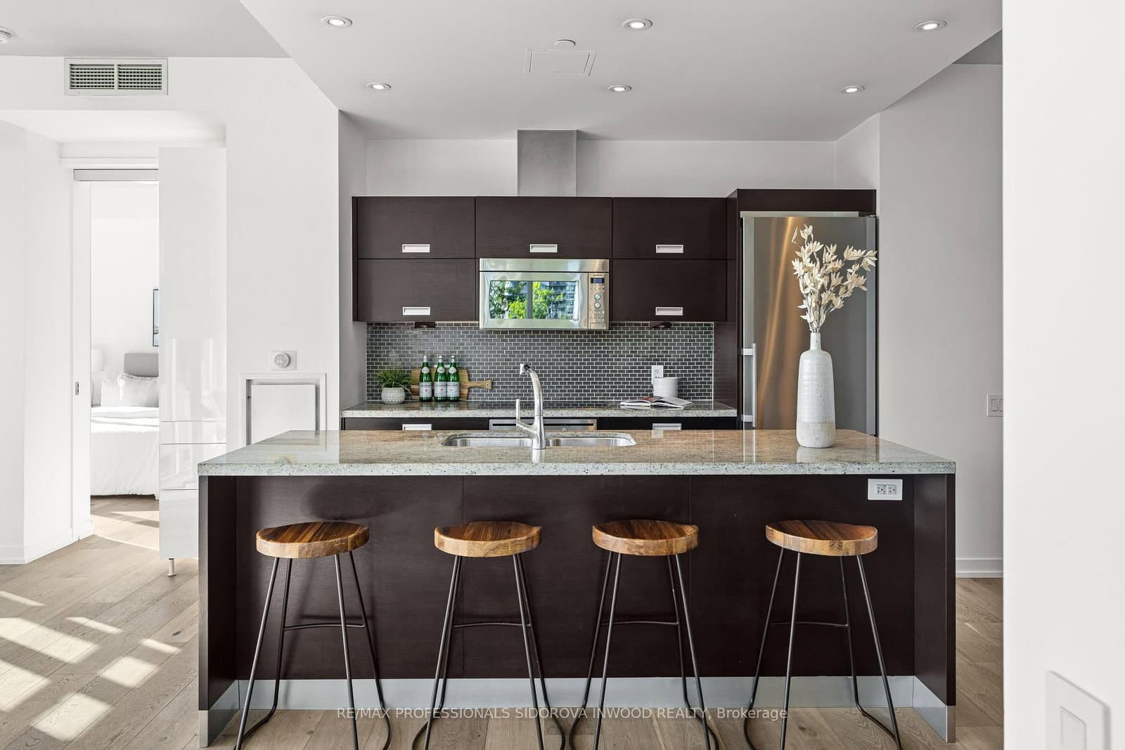 88 Park Lawn Road, Unit 305 thumbnail 7