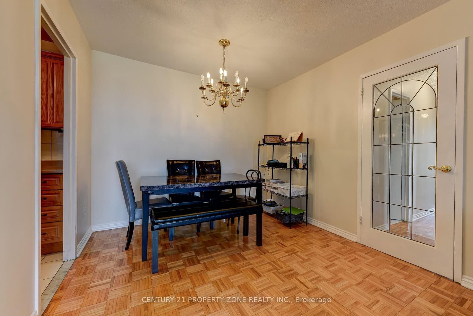 3025 Queen Frederica Drive E, Unit 907 thumbnail 13