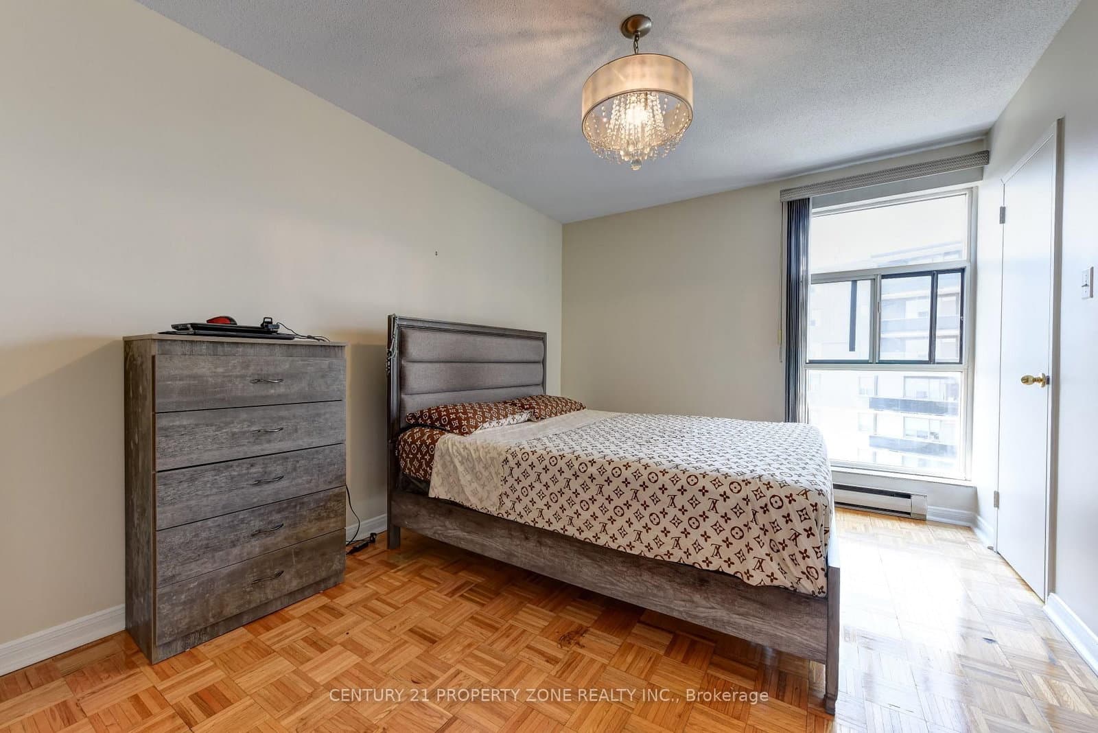 3025 Queen Frederica Drive E, Unit 907 thumbnail 24
