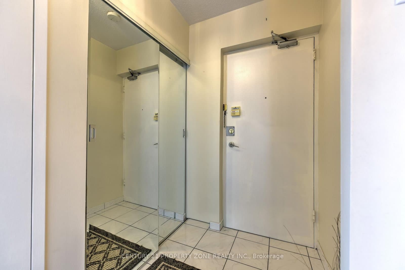 3025 Queen Frederica Drive E, Unit 907 thumbnail 5