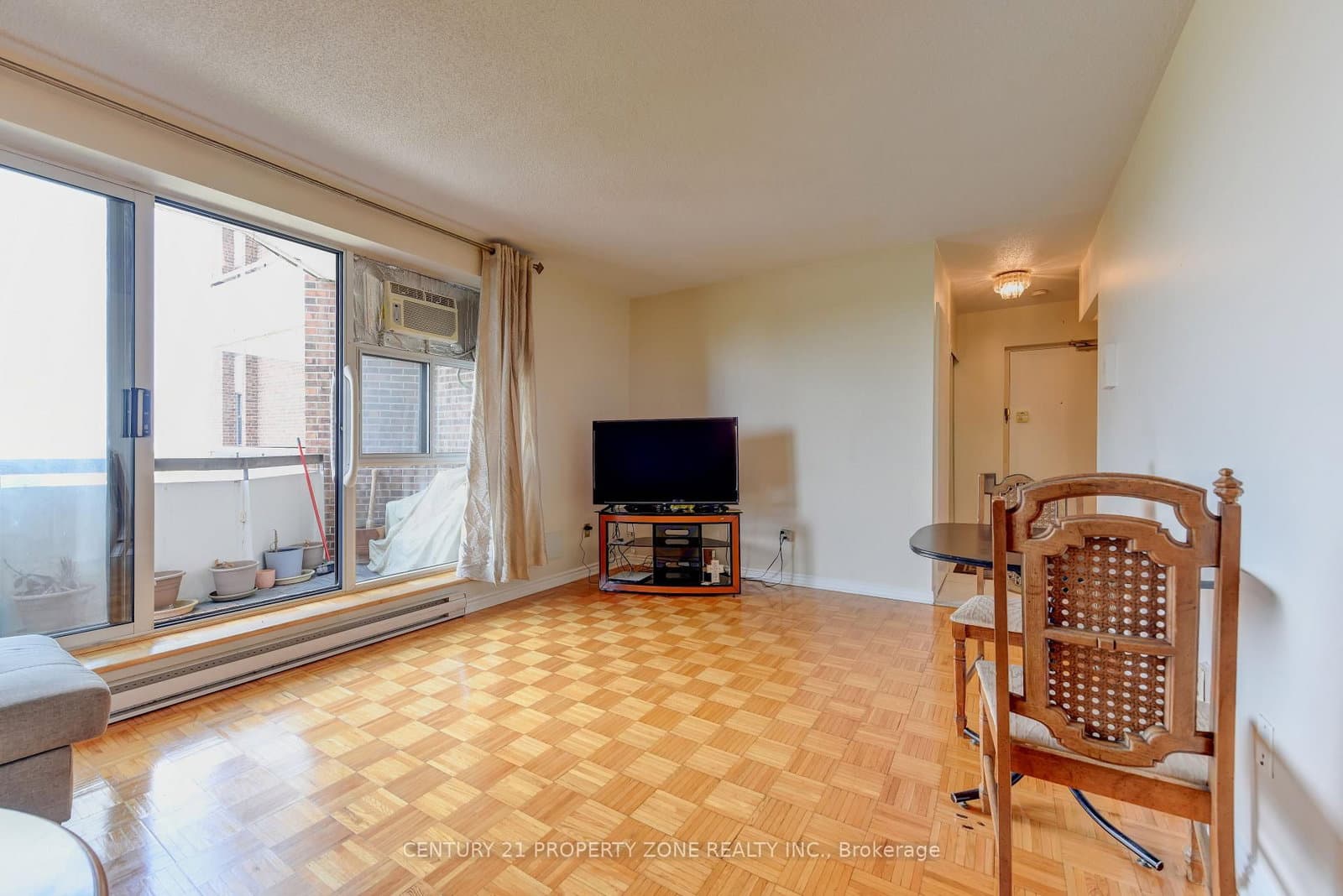 3025 Queen Frederica Drive E, Unit 907 thumbnail 9