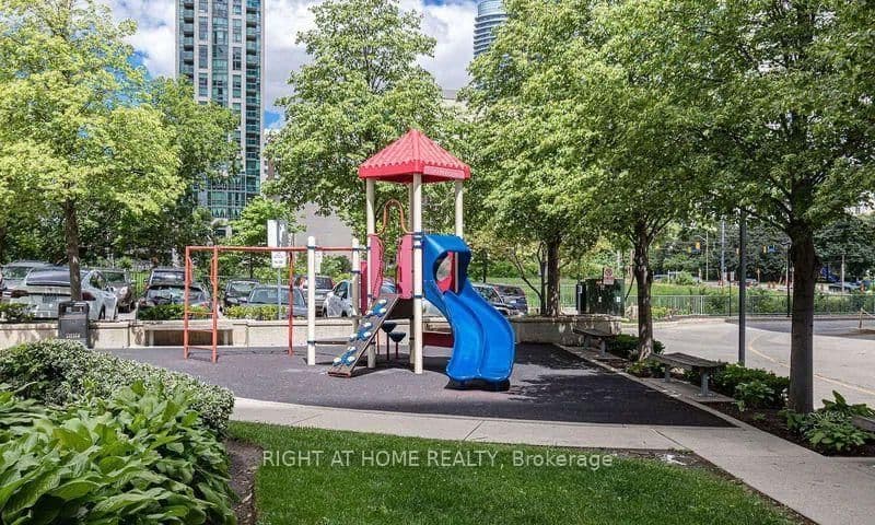 1 Elm Drive, Unit 1212 thumbnail 3