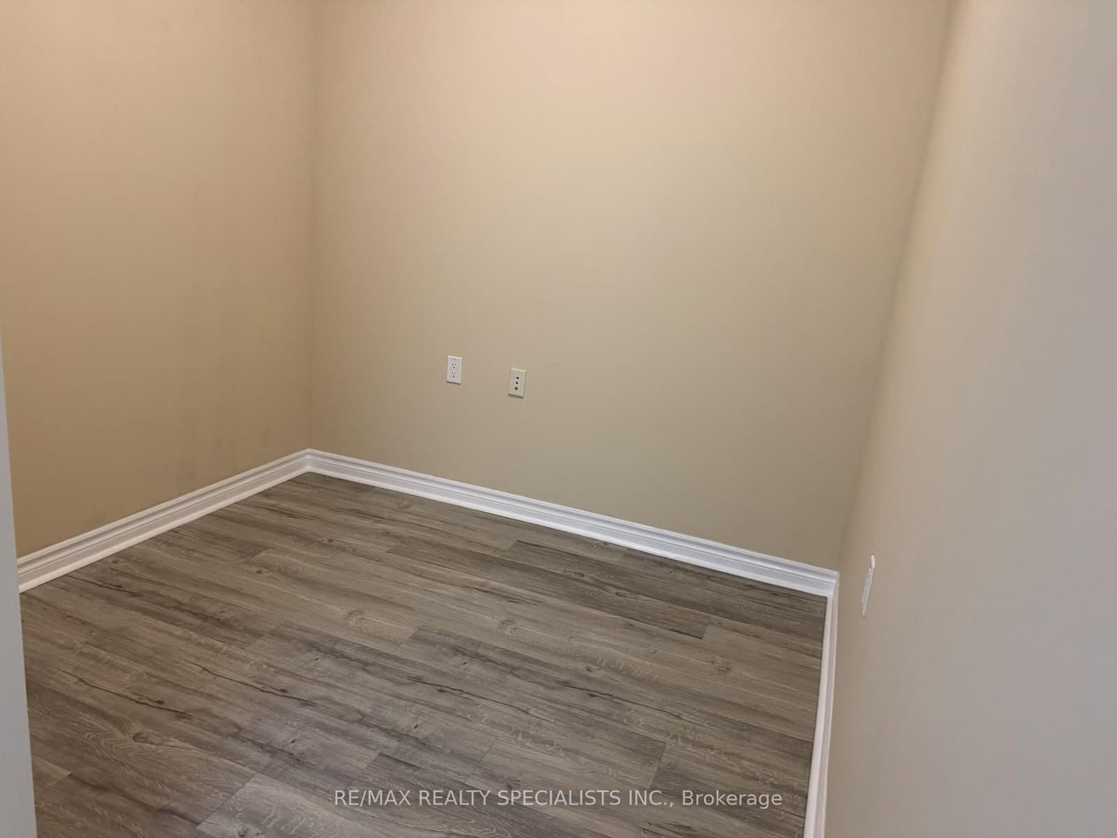 810 Scollard Court, Unit 1007 thumbnail 11