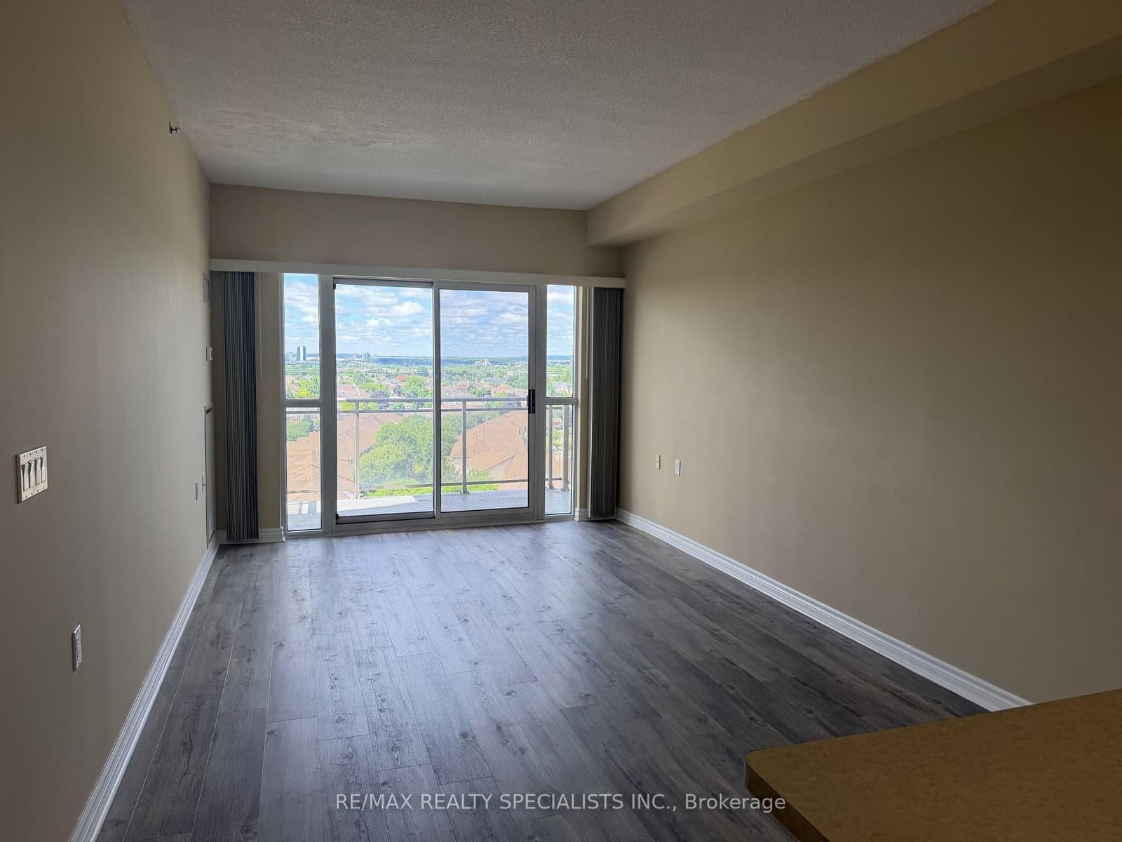 810 Scollard Court, Unit 1007 thumbnail 13
