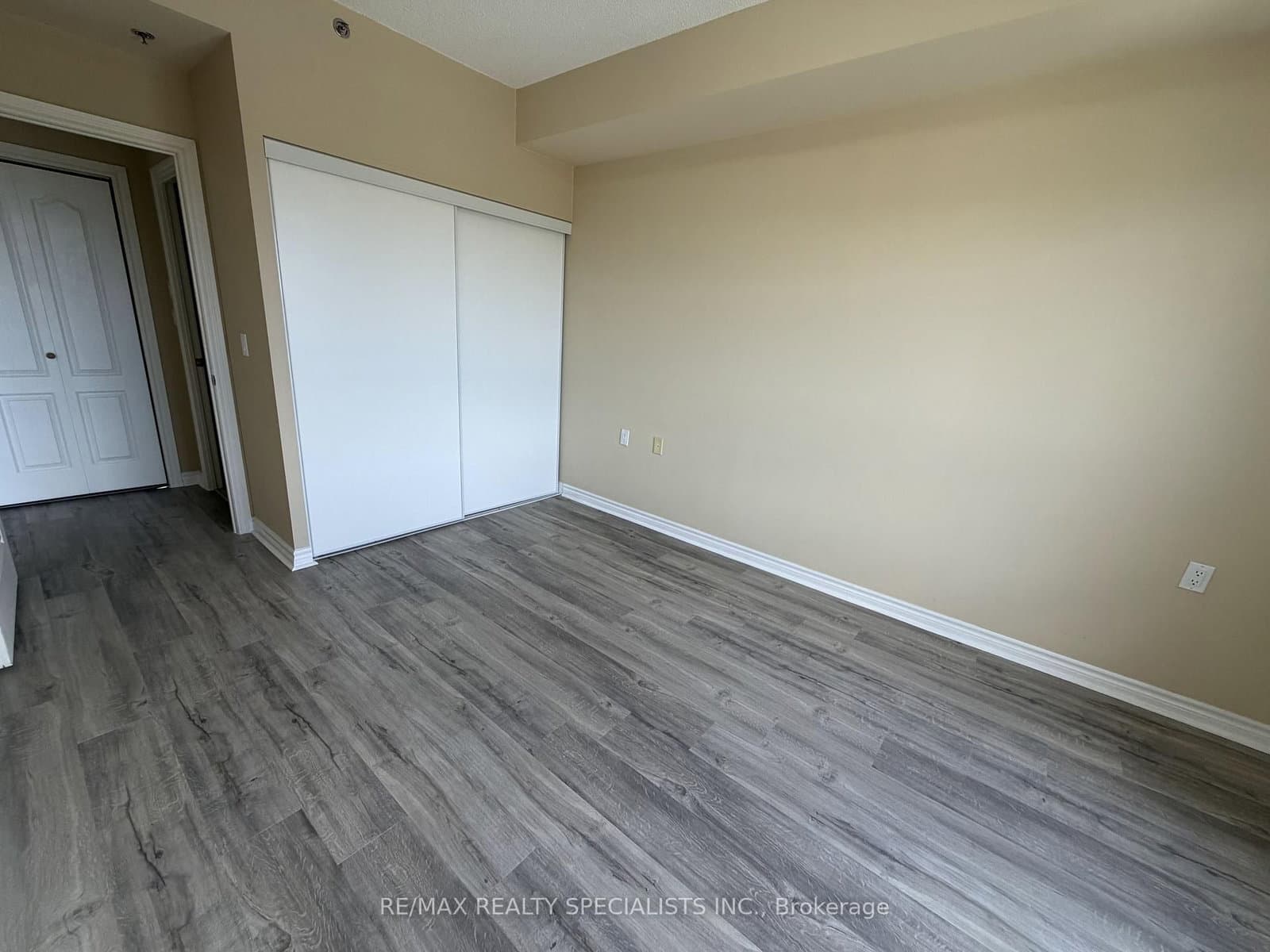 810 Scollard Court, Unit 1007 thumbnail 16
