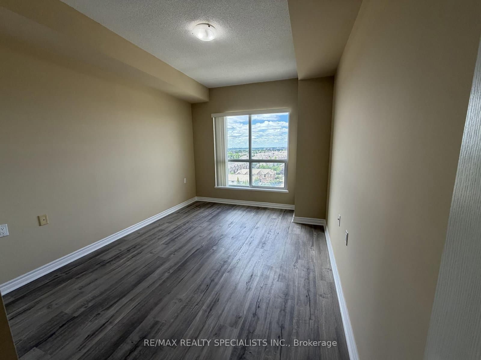 810 Scollard Court, Unit 1007 thumbnail 17