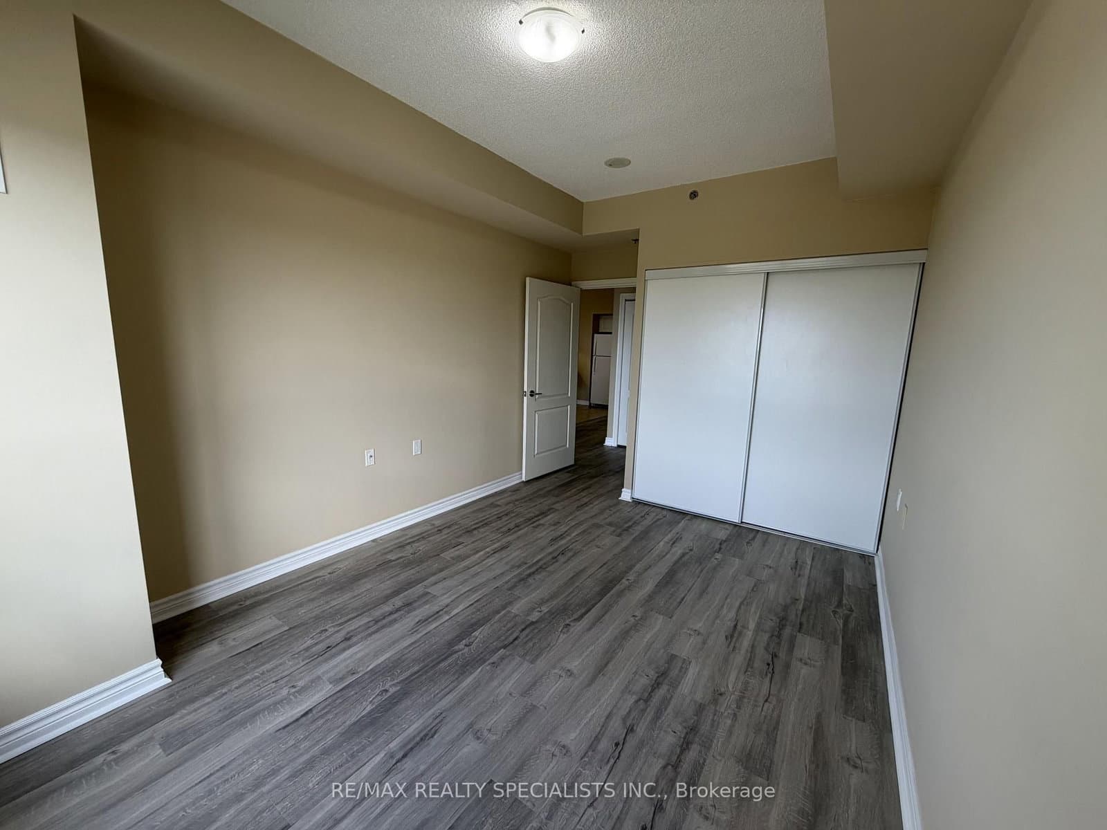 810 Scollard Court, Unit 1007 thumbnail 19
