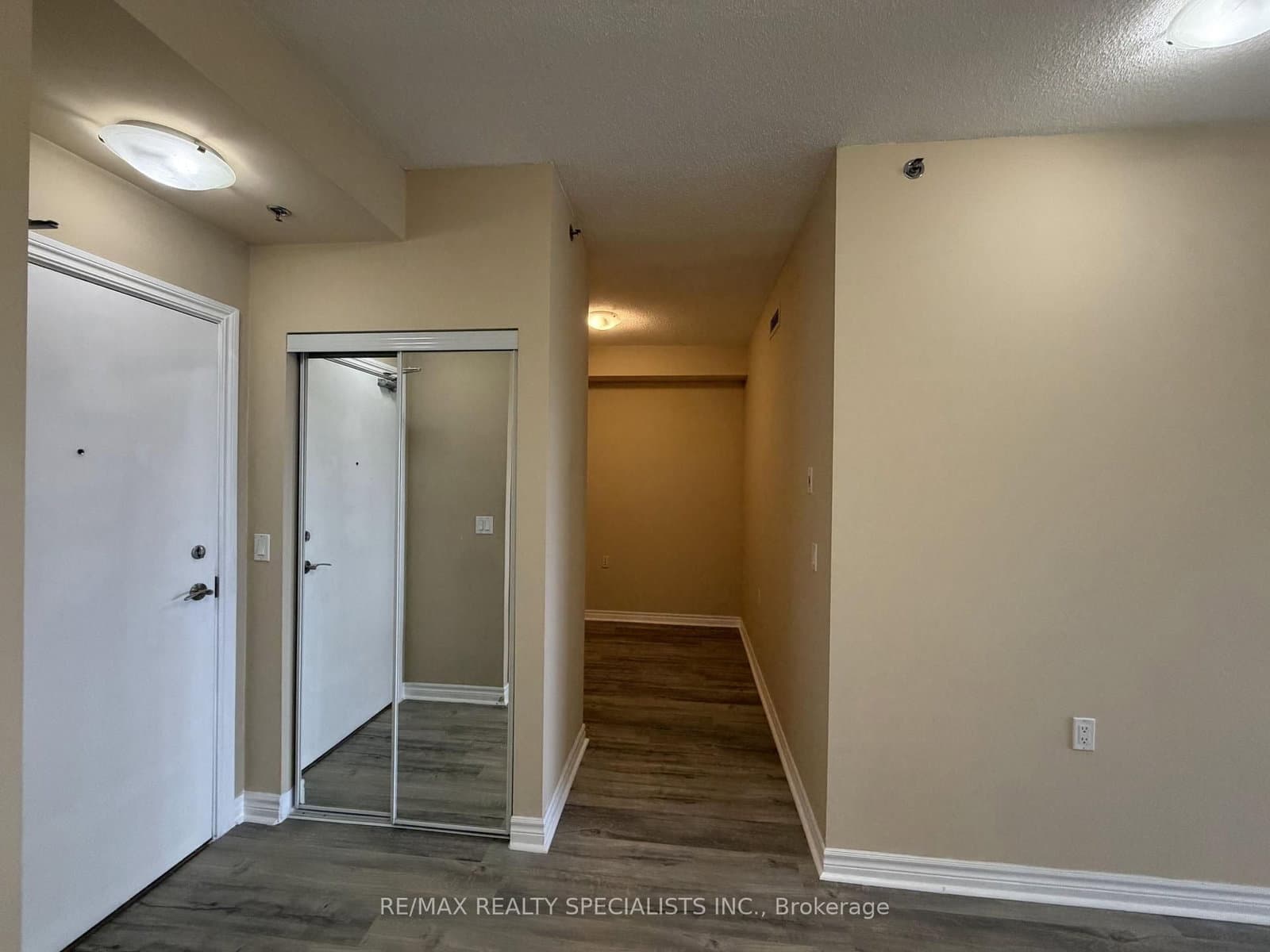 810 Scollard Court, Unit 1007 thumbnail 2