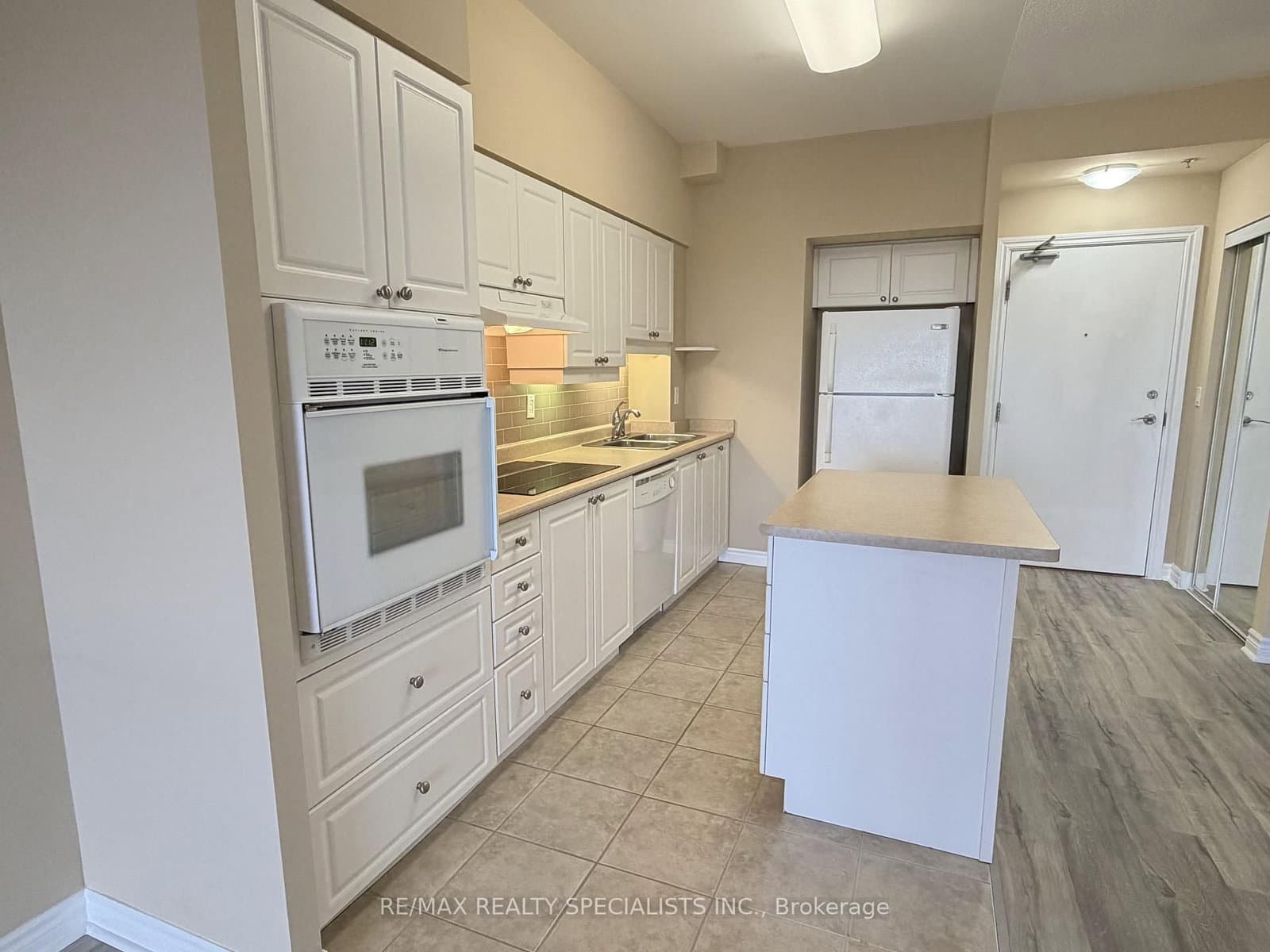 810 Scollard Court, Unit 1007 thumbnail 3